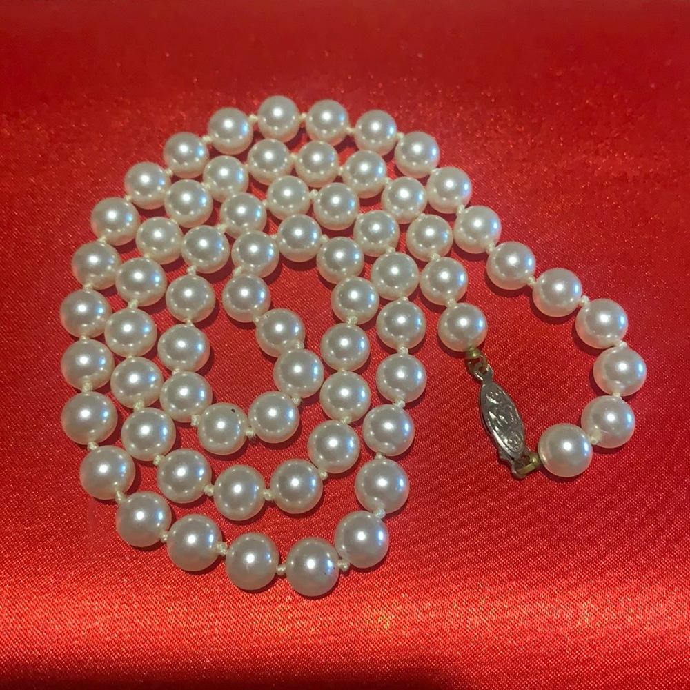 Beautiful Lustrous Fashion Pearl Necklace